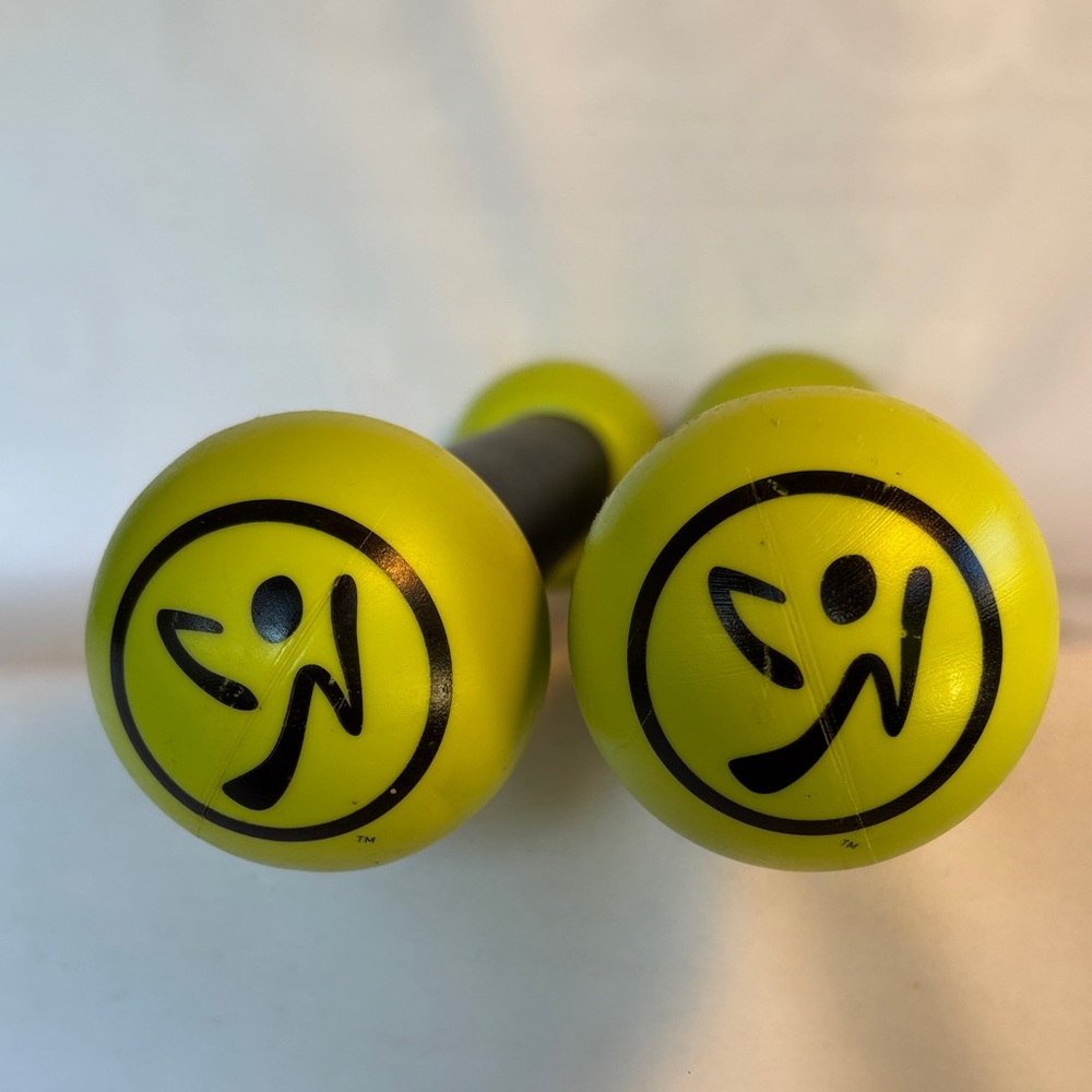 ZUMBA FITNESS EXHILARATE BODY SHAPING SYSTEM DVDs AND STICKS/MARACAS - Picture 12 of 14